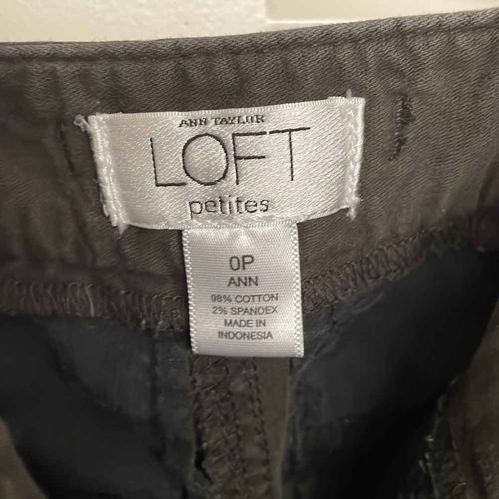 Ann Taylor Loft cargo pants size 0P - Picture 3 of 4